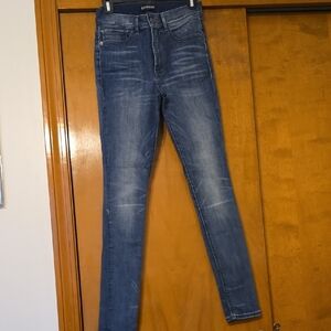 Express Women's Skinny Jeans in Faded Blue Wash